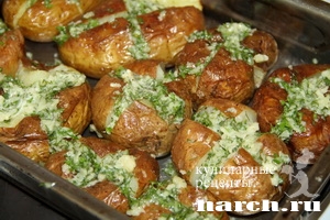 molodoy kartofel s chesnokom i zeleniu_5