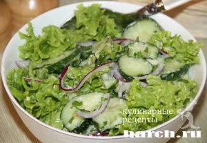 salat is ogurcov s lukom i hrenom_4