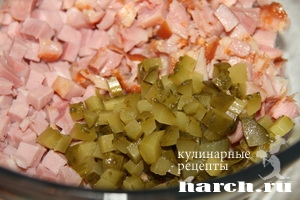 salat is kopchenoy kuricy s vetchinoy i gribami_4