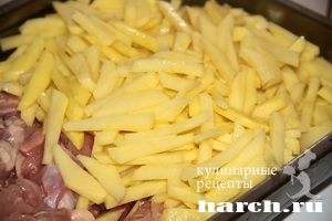 kurica zapechenaya s ananasami i kartofelem obedennaya_03