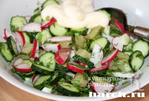 salat is svegih ogurcov s redisom i ananasom_3