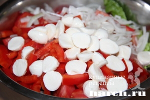 salat is pomidorov s mocarelloy_4