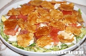 salat s krasnoy riboy i sirnimi chipsami puchina_9
