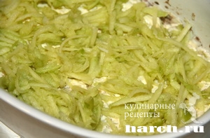 sloeniy salat s sairoy i chernoslivom vorogeya_05
