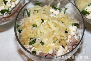 salat is pecheni treski v bokalah laskovoe more_4