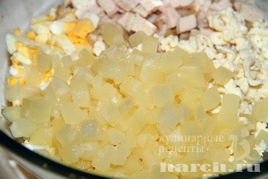 salat s kuricey ananasom i chernoslivom fenomen_05