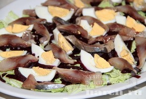 salat s seldiu i suharikami russkiy cezar_4