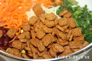 salat is fasoli s koreiskoy morkoviu i suharikami antoshka_4