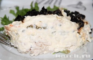 salat s kuricey i chernoslivom pragskiy_10