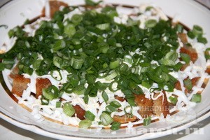 salat s zelenim lukom i suharikamy_3
