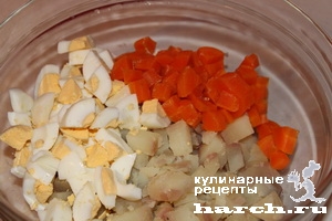 Бергенский салат из сельди с малосольной семгой