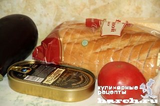 Бутерброды со шпротами и баклажанным соусом