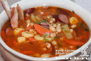 fasoleviy sup s kopchenostyami i galushkami bob-levesh_17