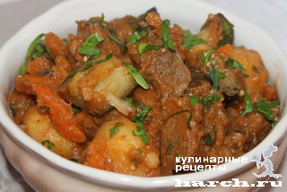 govyadina tushenaya s kartofelem i baklaganami po-derevenski_12