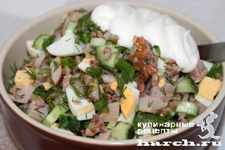Гречневый салат со свежим огурцом и курицей по-мукачевски