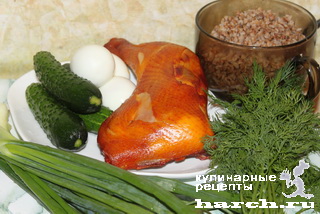 Гречневый салат со свежим огурцом и курицей по-мукачевски