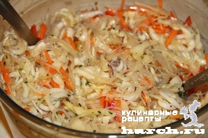 Капустный салат с фунчозой и кальмарами "Харбинский"