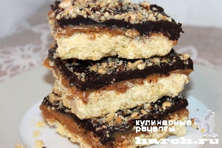 Карамельное печенье с шоколадом и орехами