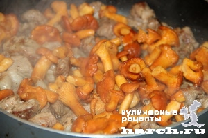 Картофельная бабка со свининой и грибами