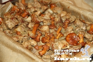 Картофельная бабка со свининой и грибами