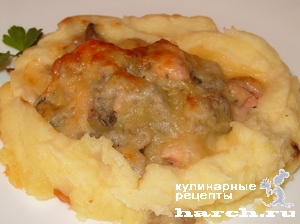 Картофельные "гнезда" с семгой и грибами