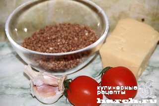 Каша гречневая с помидорами и сыром