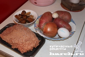 Котлета с картофелем и грибами в горшочке