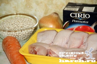 Курица, тушеная с белой фасолью и томатами
