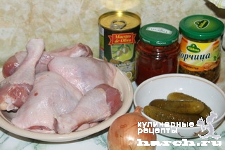 Курица, тушеная с корнишонами и оливками в томате