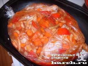 Куриная голень в томатном соке, запеченная в рукаве с овощами