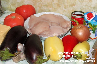 Куриное филе, запеченное с баклажанами в соусе под сыром
