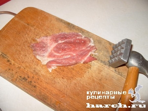 Мясо, запеченное с грибами под пикантным соусом