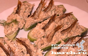 ogurechnie-lodochki-so-shprotnim-salatom_13