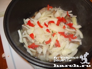 Паста с куриными сердечками и овощами в томатном соусе