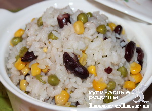 Рис с фасолью, кукурузой и зеленым горошком