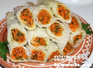 Рулетики из капусты с морковью по-корейски