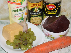 Салат с жареной печенью, виноградом и ананасом "Импровизация"