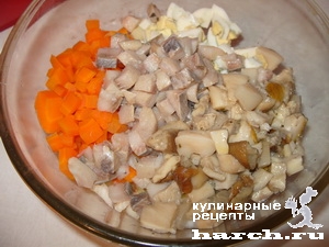 Салат "Боярский" с сельдью и маринованными грибами