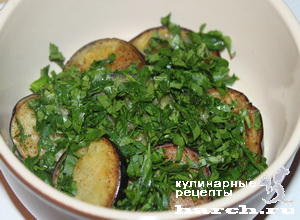 Салат из баклажанов с луком и петрушкой "Карпаты"