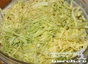 Салат из белокочанной капусты с крабовыми палочками и кукурузой