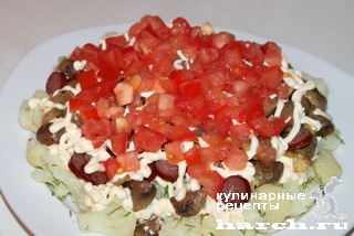 Салат из цветной капусты с грибами и колбасками "Краинский"