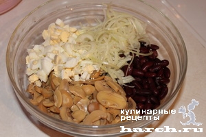 Салат из говядины с консервированной фасолью и грибами "Гусарский"