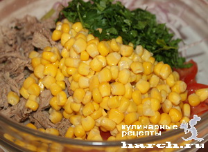 Салат из говядины с кукурузой и свежими овощами "Симона"