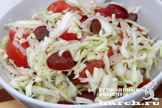 Салат из капусты с помидорами и виноградом по-цимлянски