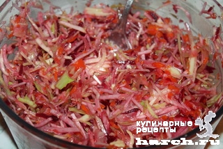 Салат из капусты со свеклой и редькой "Аксакайский"