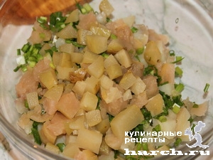 Салат из консервированного языка с мочеными яблоками "Колхозница"