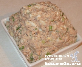 Салат из консервированной сайры с колбасным сыром "Бездна"