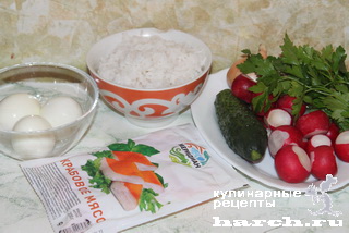Салат из крабовых палочек с рисом и свежими овощами "Мажестик"