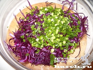 Салат из краснокочанной капусты с редисом и свежим огурцом