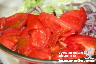 Салат из куриной печени с пекинской капустой и помидорами "Карусель"